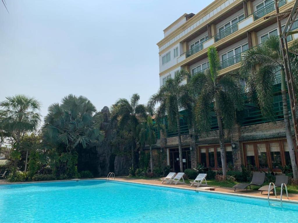 Leuxay Hotel Vientiane Luaran gambar